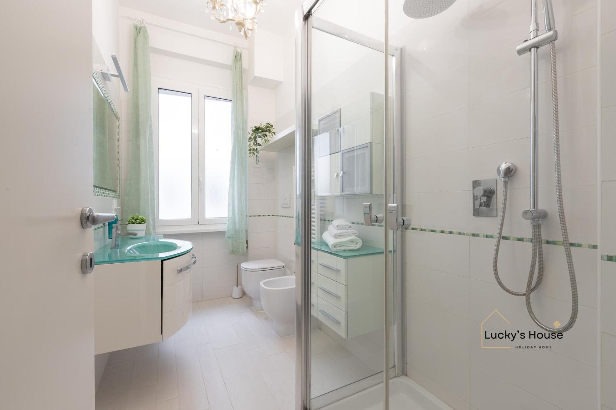 Lucky's House - 400mt To Metro A, 3 Bedrooms, 6-8 Pax, A-c, Appartamento