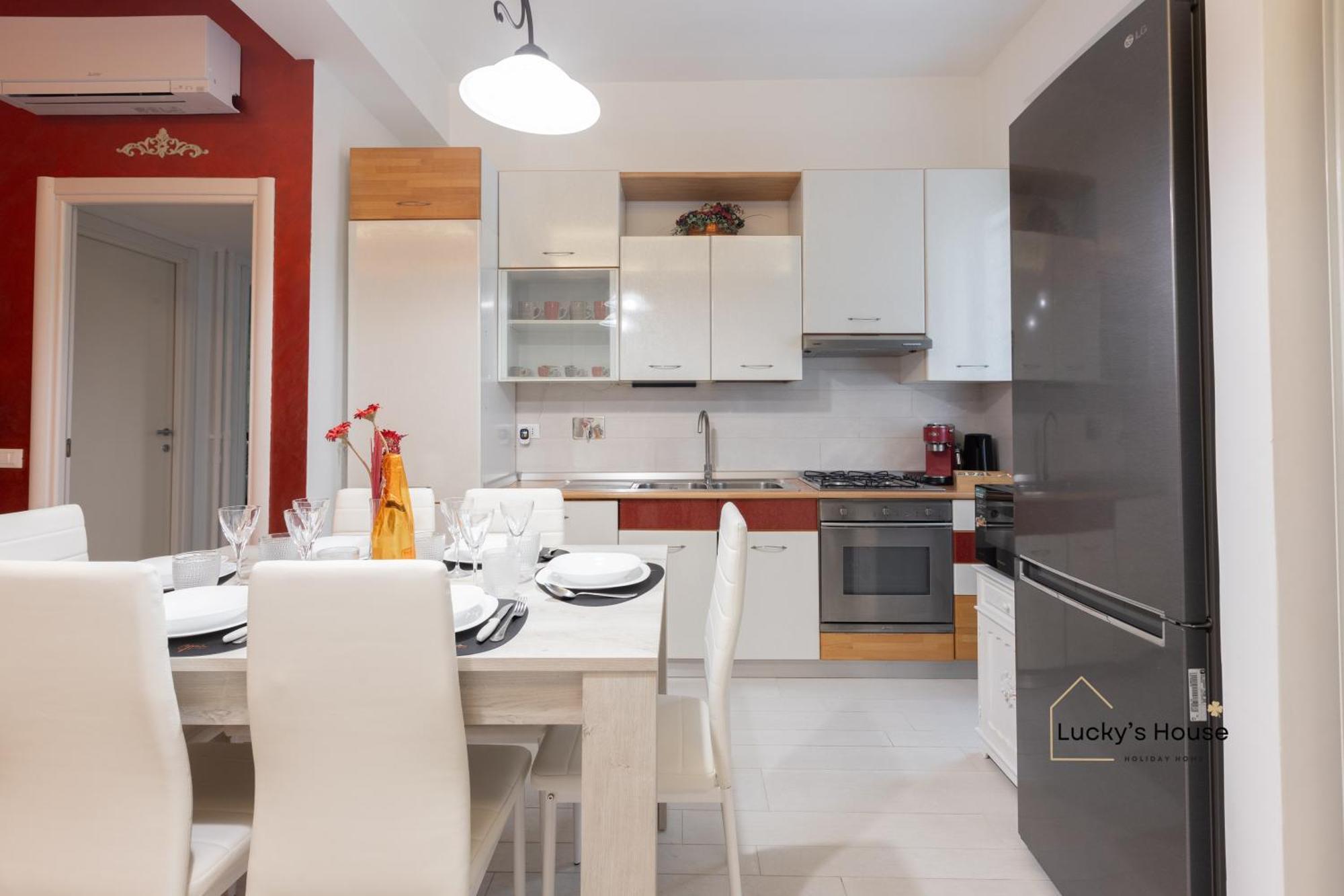 Lucky's House - 400mt To Metro A, 3 Bedrooms, 6-8 Pax, A-c, Appartamento *