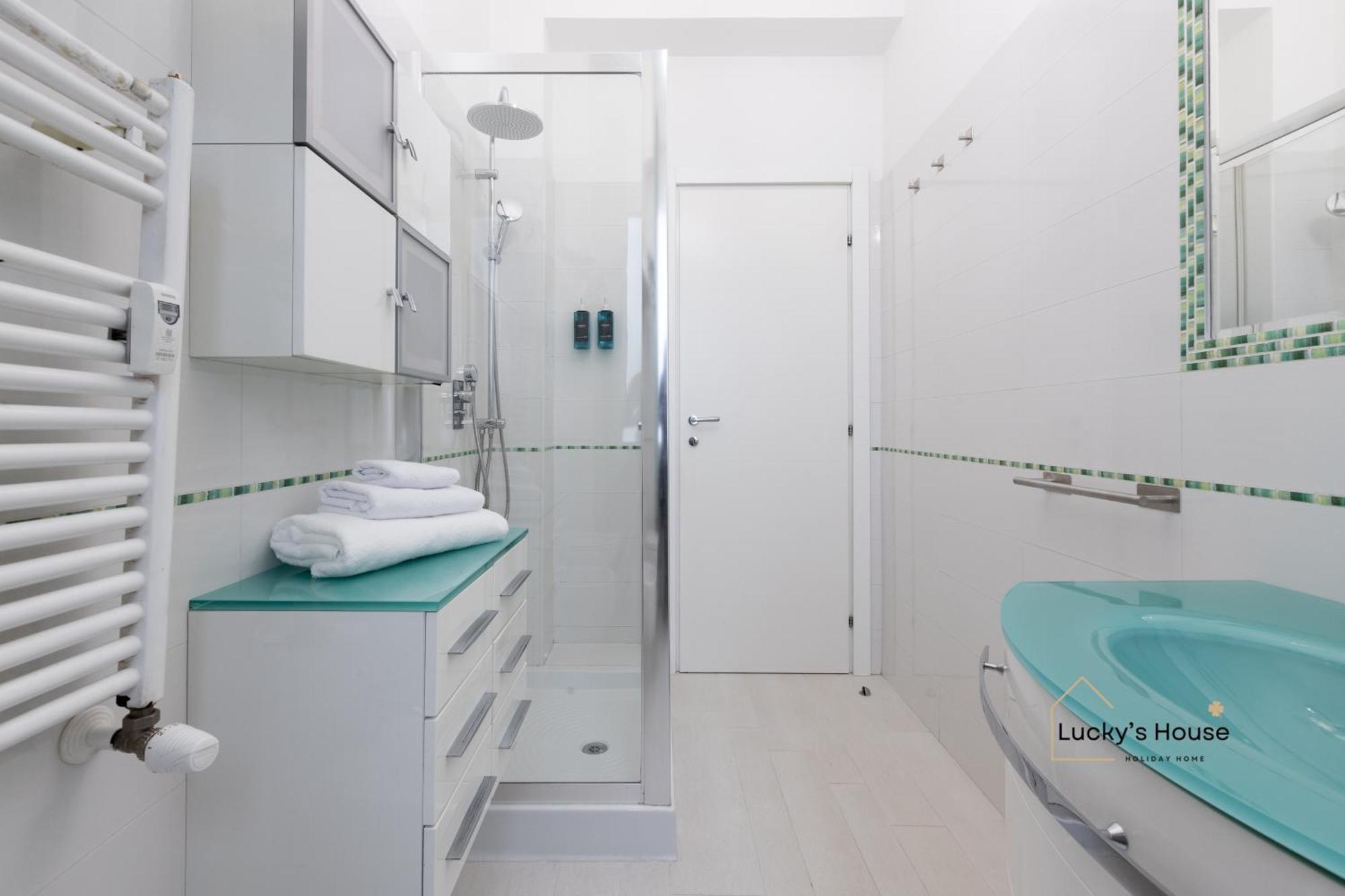Lucky's House - 400mt To Metro A, 3 Bedrooms, 6-8 Pax, A-c, * Roma
