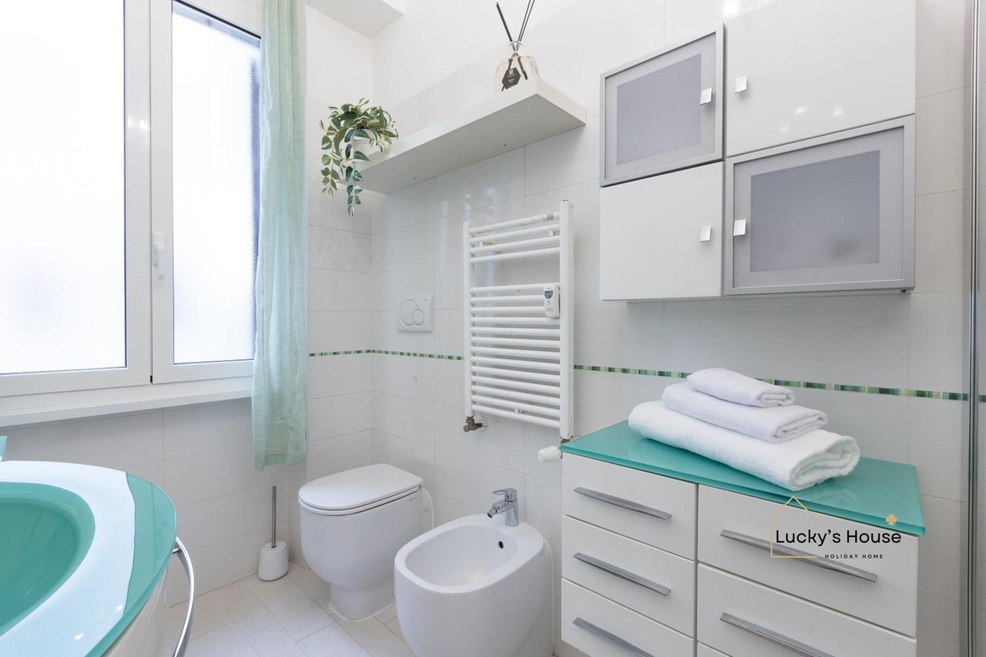 Lucky's House - 400mt To Metro A, 3 Bedrooms, 6-8 Pax, A-c, Appartamento *