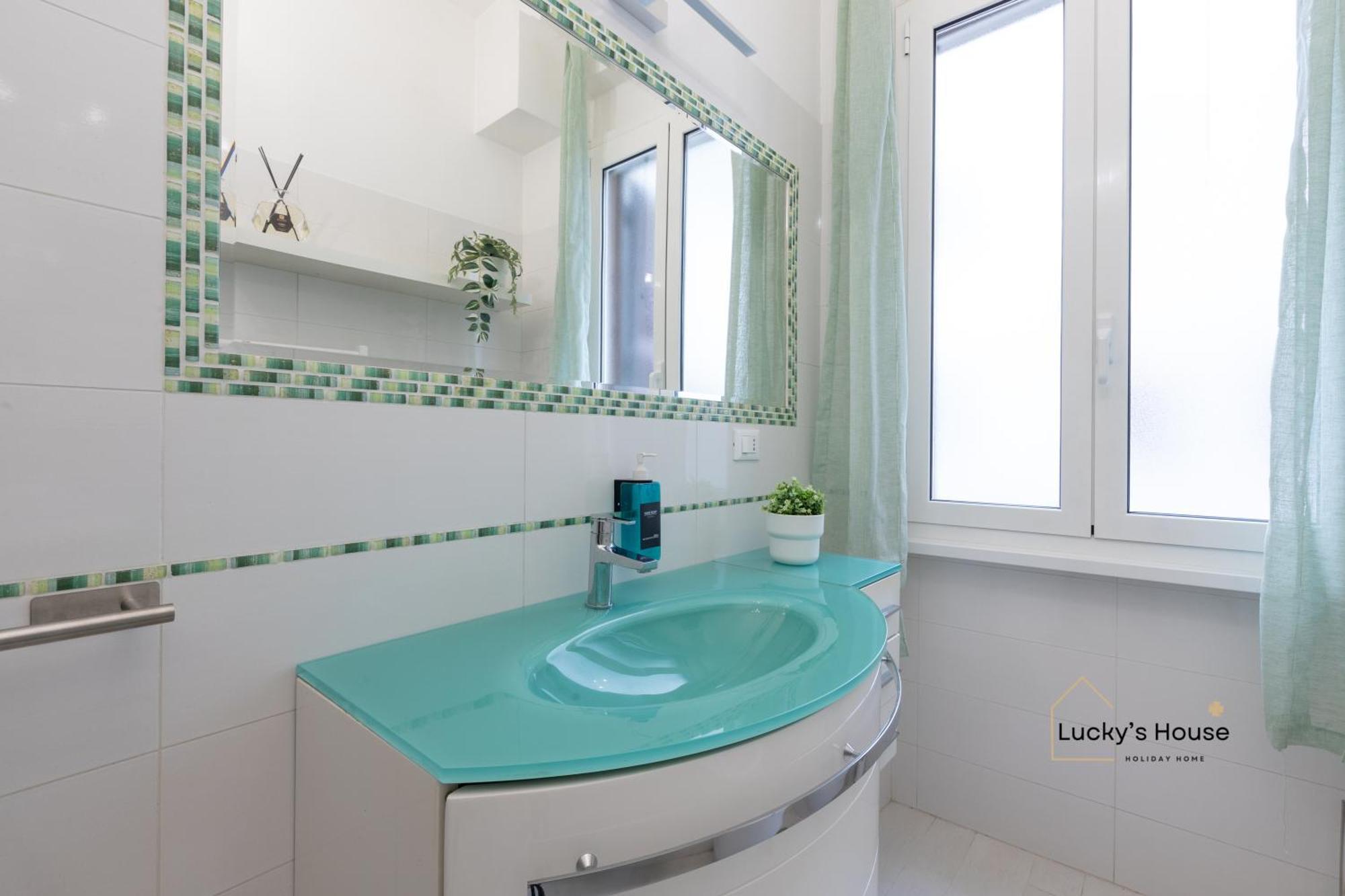 Lucky's House - 400mt To Metro A, 3 Bedrooms, 6-8 Pax, A-c, * Roma